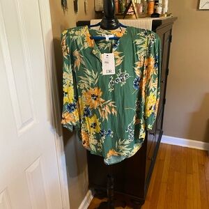 DR2 blouse large nwt